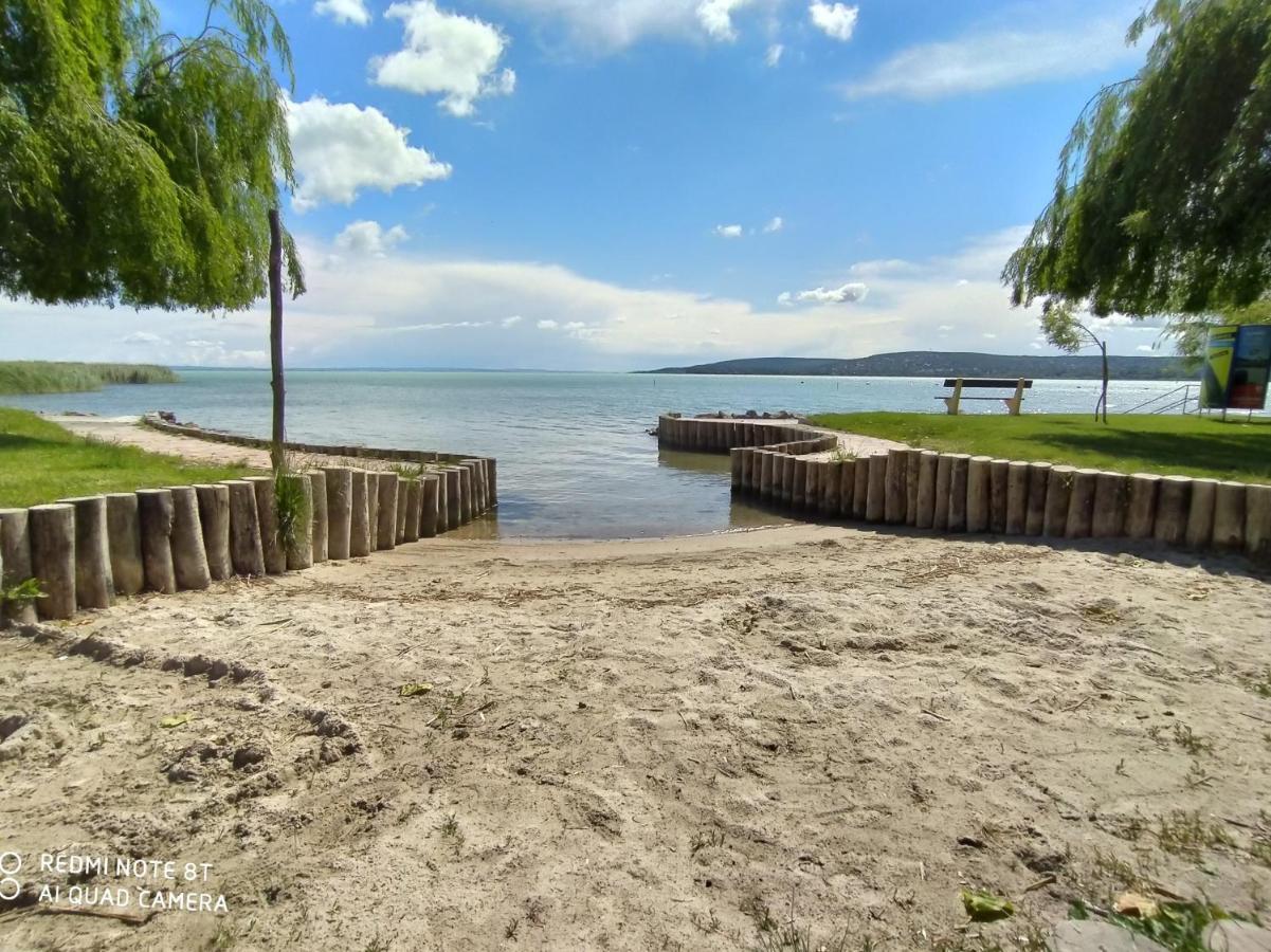 Elizabeth Vendeghaz Balatonfuzfon A Strandnal Екстер'єр фото