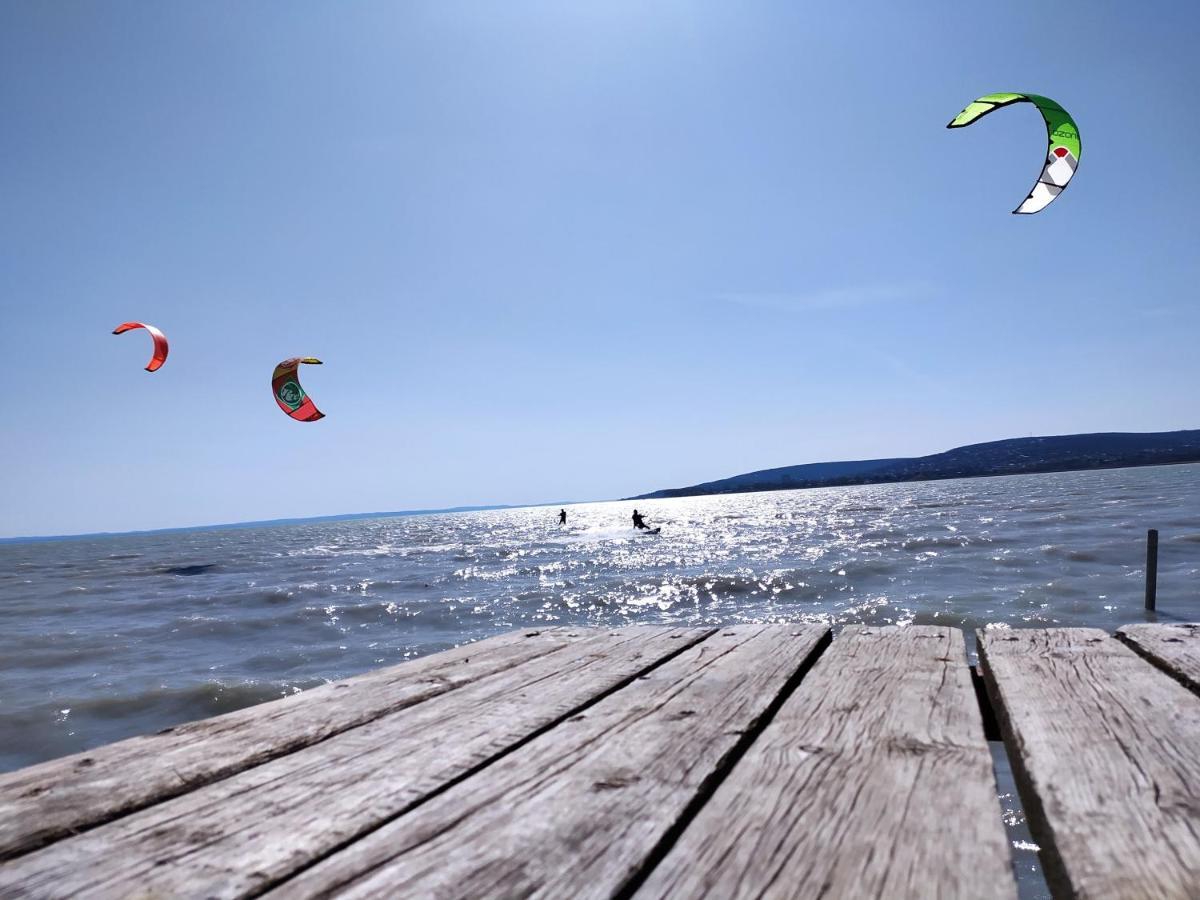 Elizabeth Vendeghaz Balatonfuzfon A Strandnal Екстер'єр фото